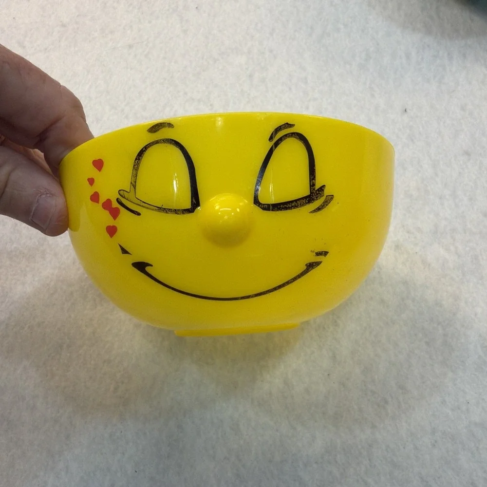 3D Funny Faces‎ Plastic Cereal Bowls Set Of 4 - Blue, Pink, Yellow, Green